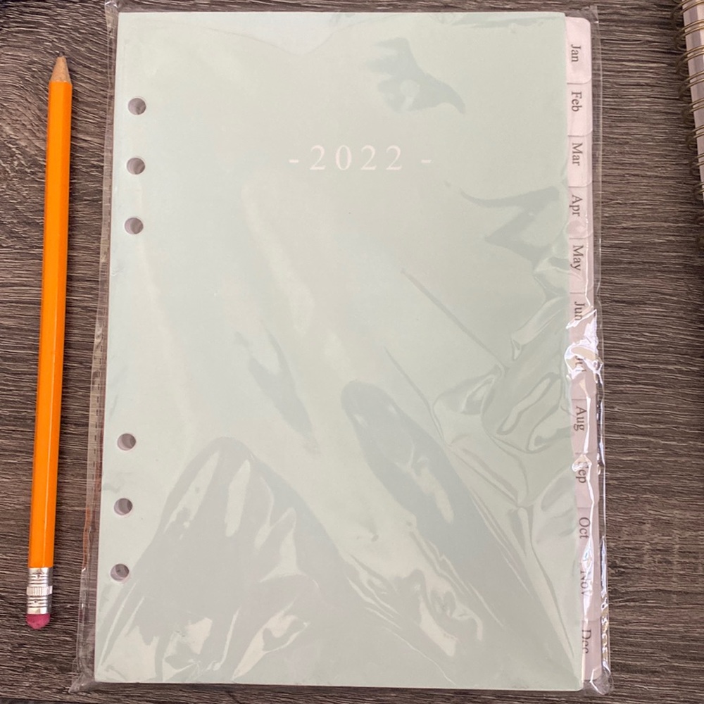 2022 planner refill 6-hole punched